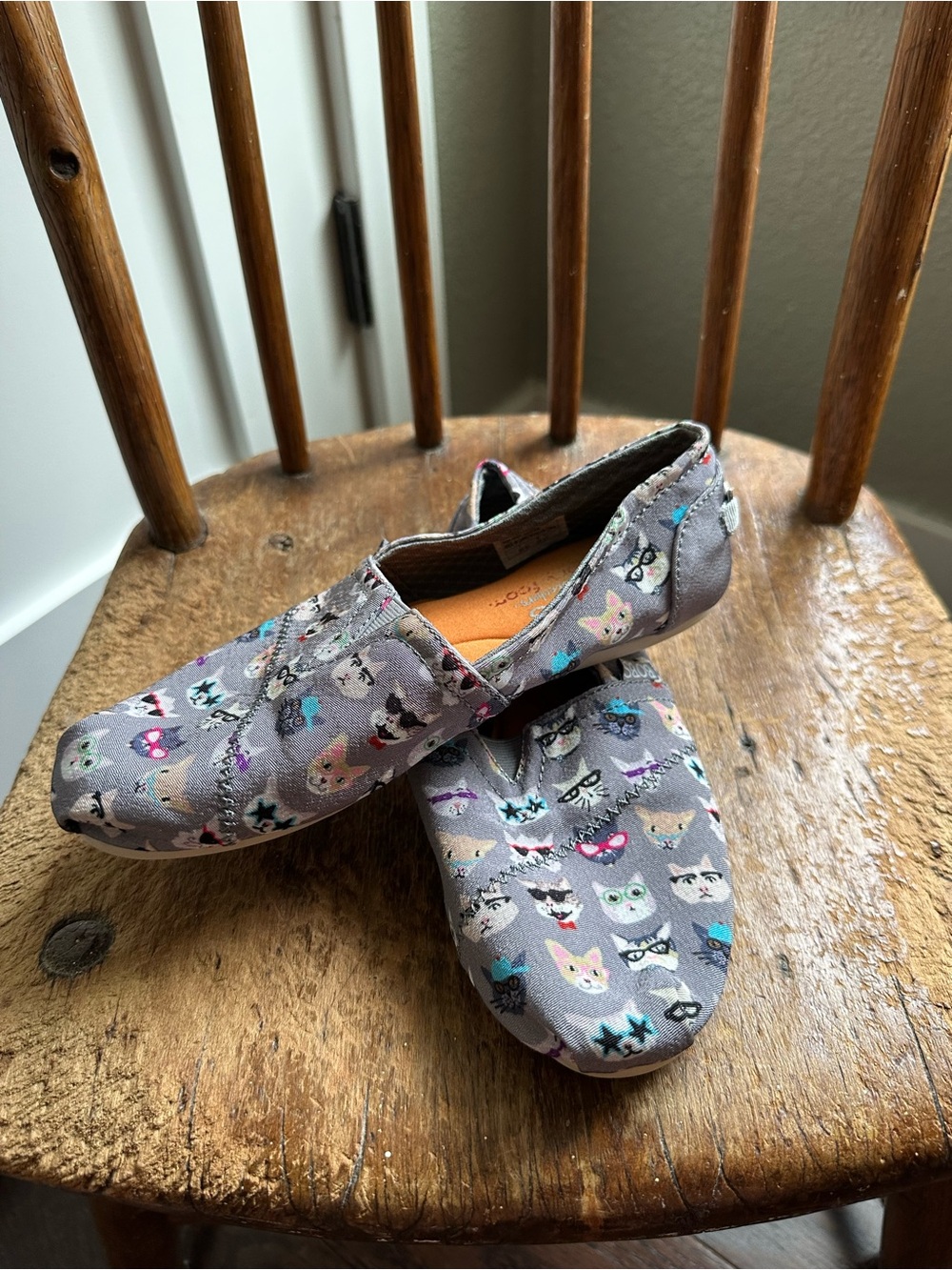 Skechers Women's Gray Cat-Print Slip-On Flats